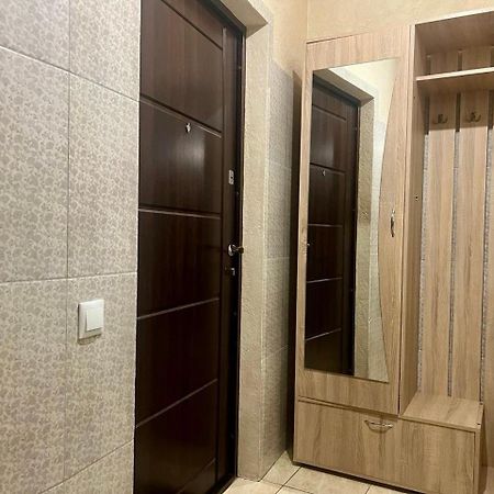 Studio Apartment Metro Pechersk Kiev Esterno foto