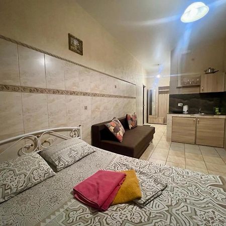 Studio Apartment Metro Pechersk Kiev Esterno foto