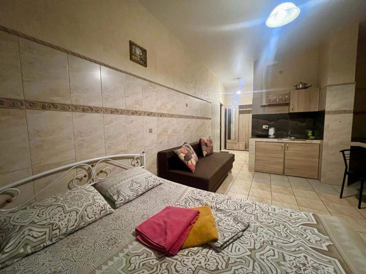 Studio Apartment Metro Pechersk Kiev Esterno foto