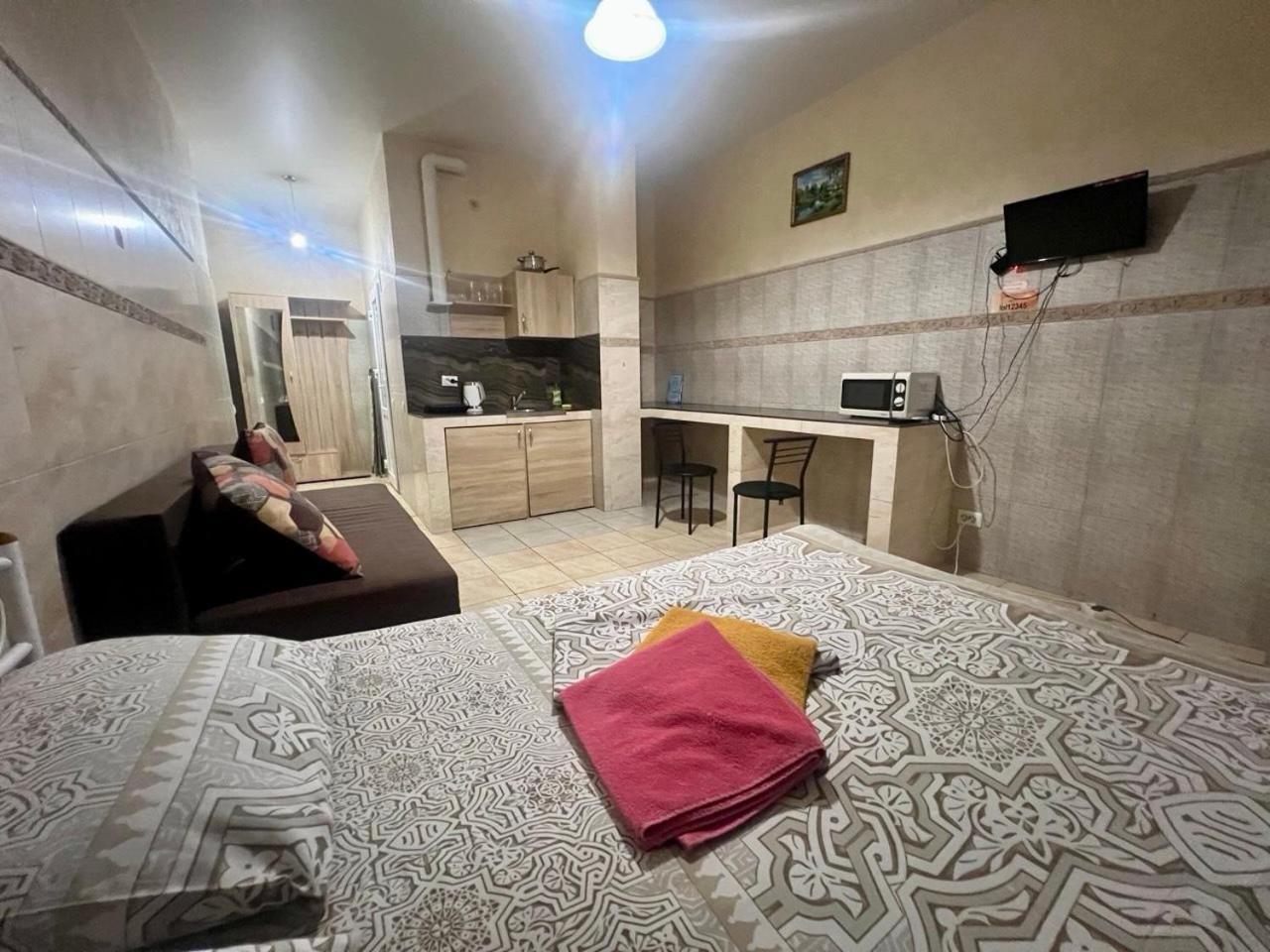 Studio Apartment Metro Pechersk Kiev Esterno foto