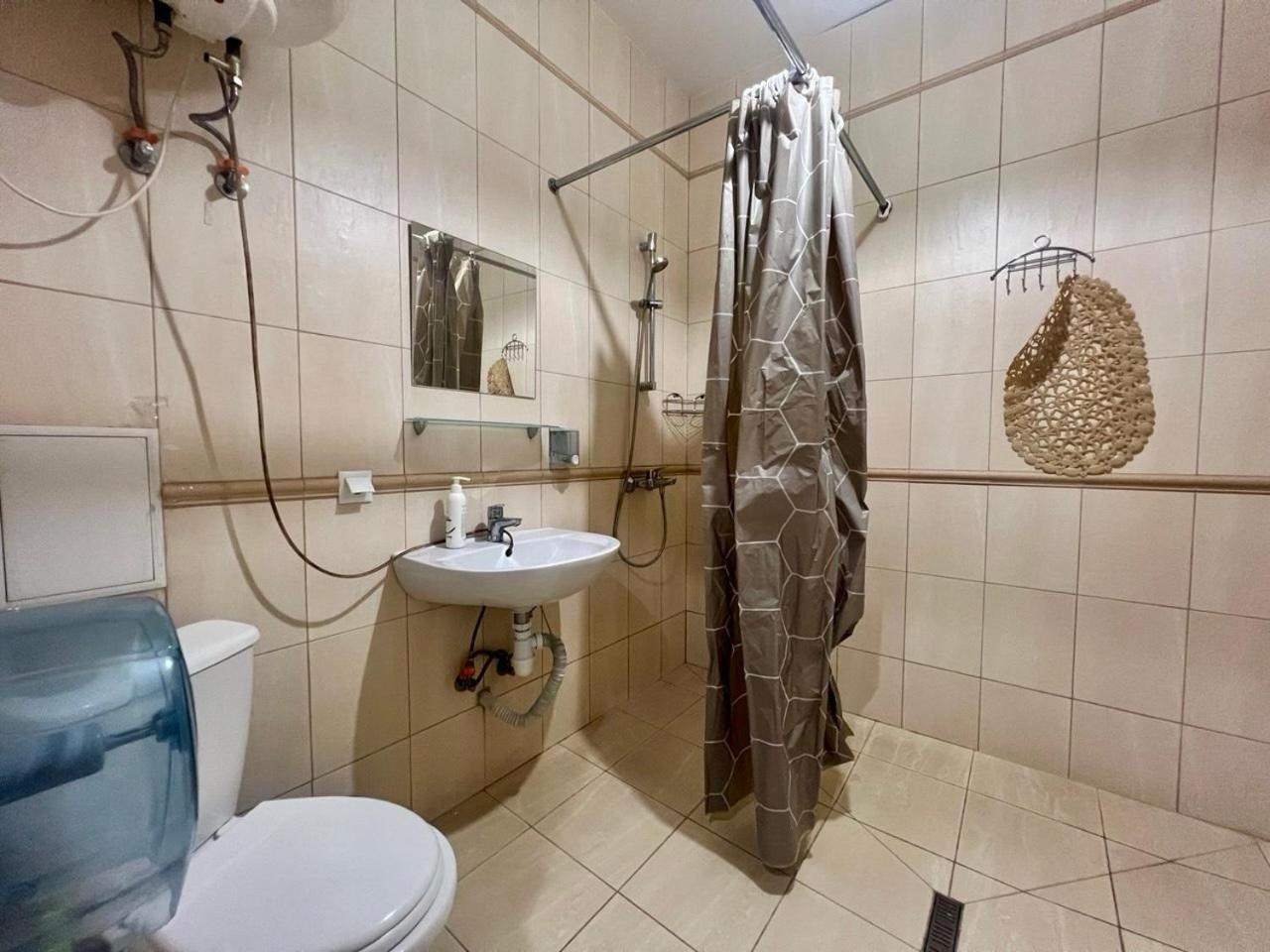 Studio Apartment Metro Pechersk Kiev Esterno foto