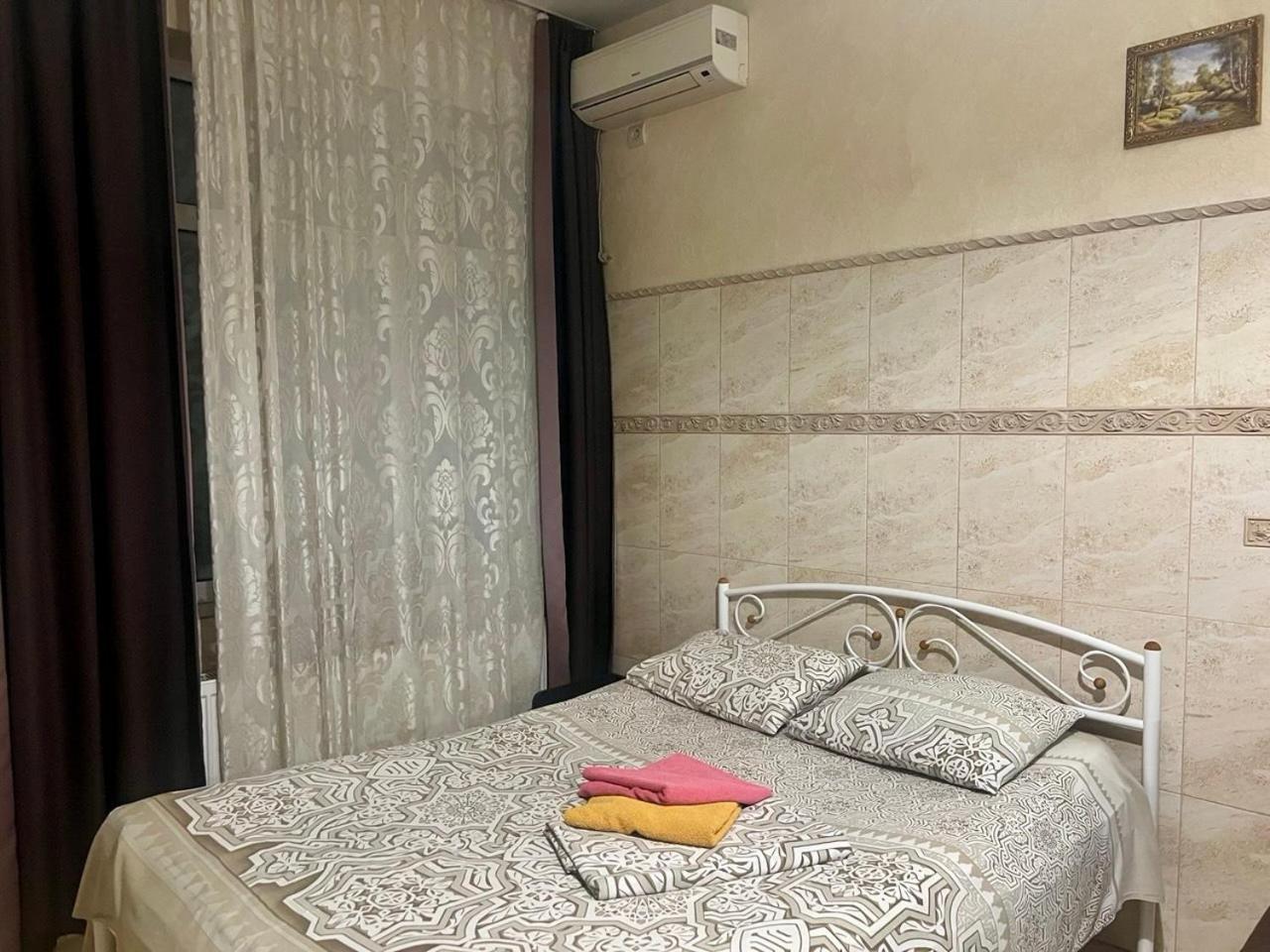 Studio Apartment Metro Pechersk Kiev Esterno foto