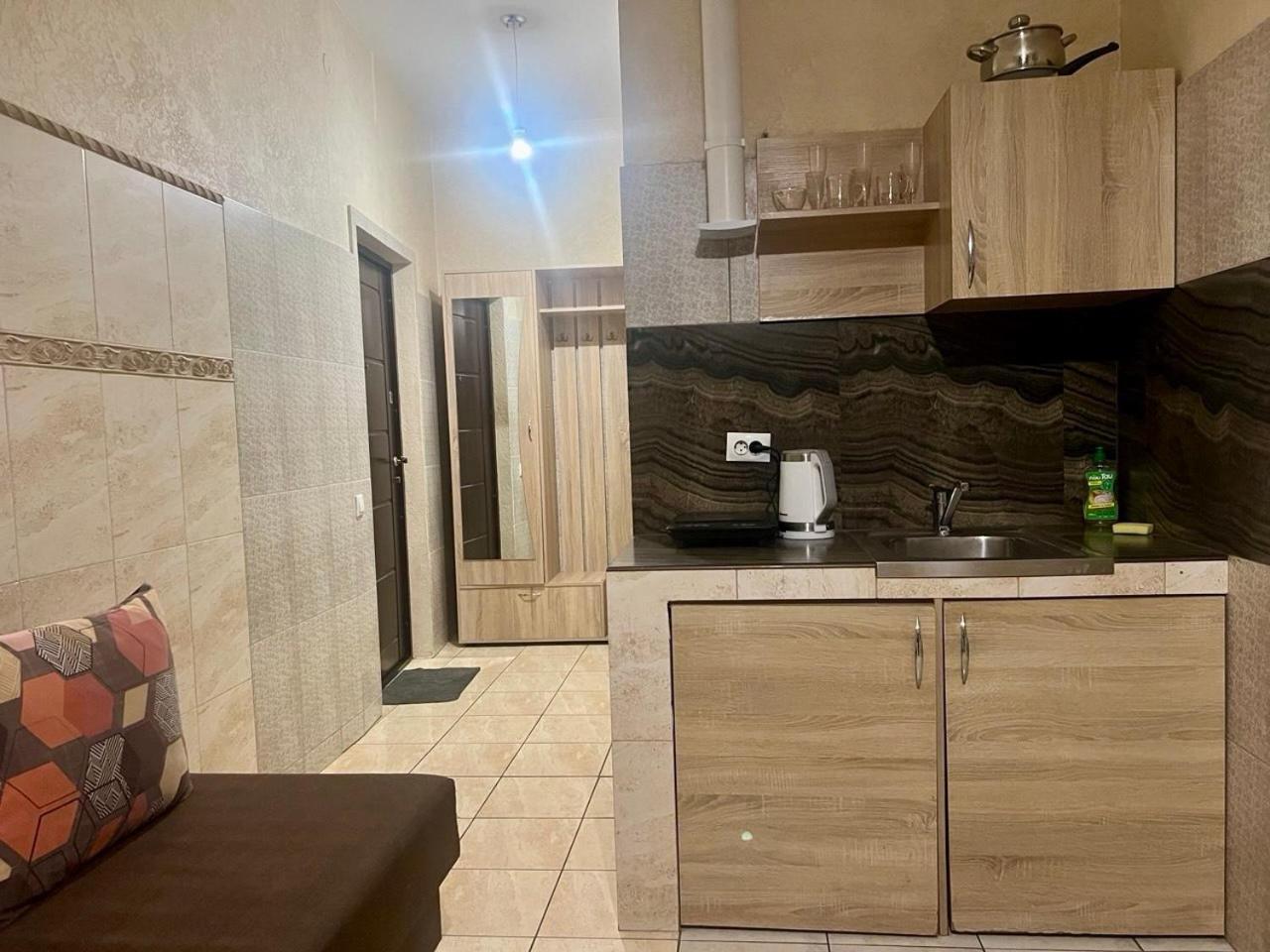 Studio Apartment Metro Pechersk Kiev Esterno foto